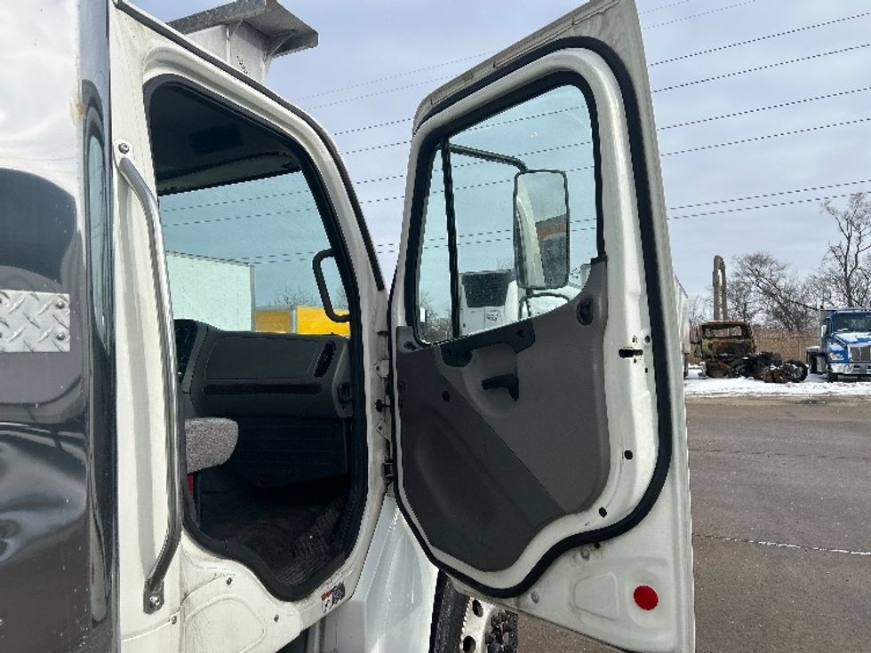Refrigerated Truck-Light and Medium Duty Trucks-Freightliner-2022-M2-Allen Park-MI-201,800\n\t\tmiles-$ 42,750 - Image 20
