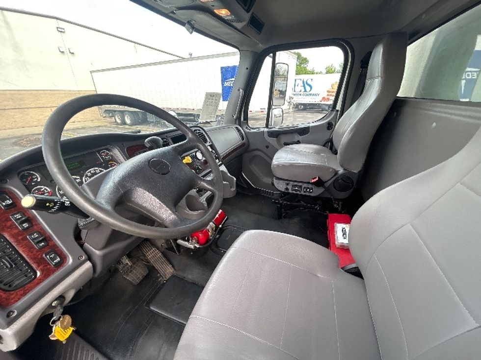 Refrigerated Truck-Light and Medium Duty Trucks-Freightliner-2022-M2-Brooklyn Park-MN-294,548\n\t\tmiles-$ 49,250 - Image 17