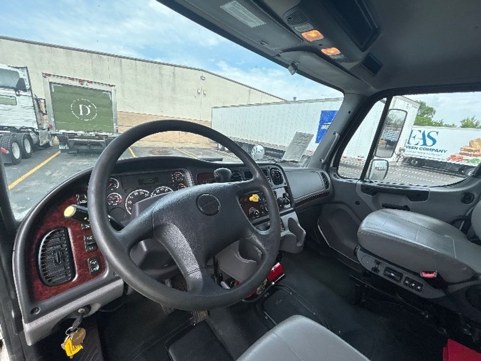 Refrigerated Truck-Light and Medium Duty Trucks-Freightliner-2022-M2-Brooklyn Park-MN-294,548\n\t\tmiles-$ 49,250 - Image 18