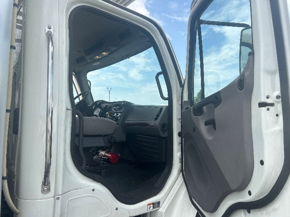 Refrigerated Truck-Light and Medium Duty Trucks-Freightliner-2022-M2-Brooklyn Park-MN-294,548\n\t\tmiles-$ 49,250 - Image 20