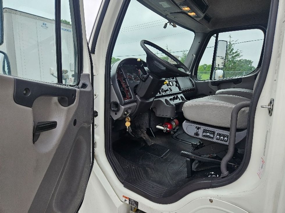 Refrigerated Truck-Light and Medium Duty Trucks-Freightliner-2022-M2-Brooklyn Park-MN-296,187\n\t\tmiles-$ 49,000 - Image 16