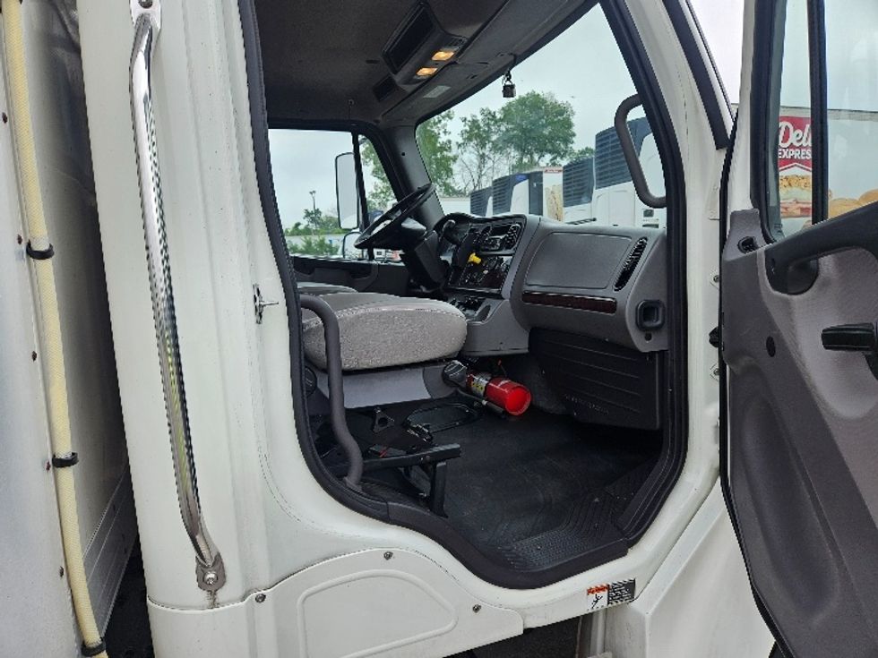 Refrigerated Truck-Light and Medium Duty Trucks-Freightliner-2022-M2-Brooklyn Park-MN-296,187\n\t\tmiles-$ 49,000 - Image 20