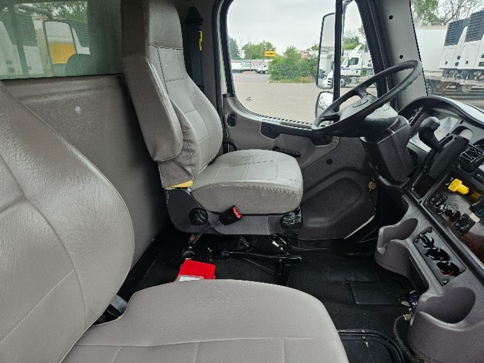 Refrigerated Truck-Light and Medium Duty Trucks-Freightliner-2022-M2-Brooklyn Park-MN-296,187\n\t\tmiles-$ 49,000 - Image 22