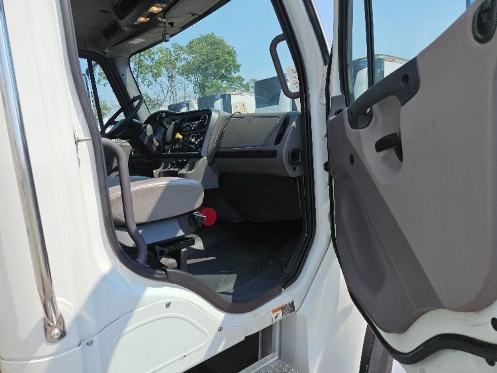 Refrigerated Truck-Light and Medium Duty Trucks-Freightliner-2022-M2-Brooklyn Park-MN-301,363\n\t\tmiles-$ 47,000 - Image 20