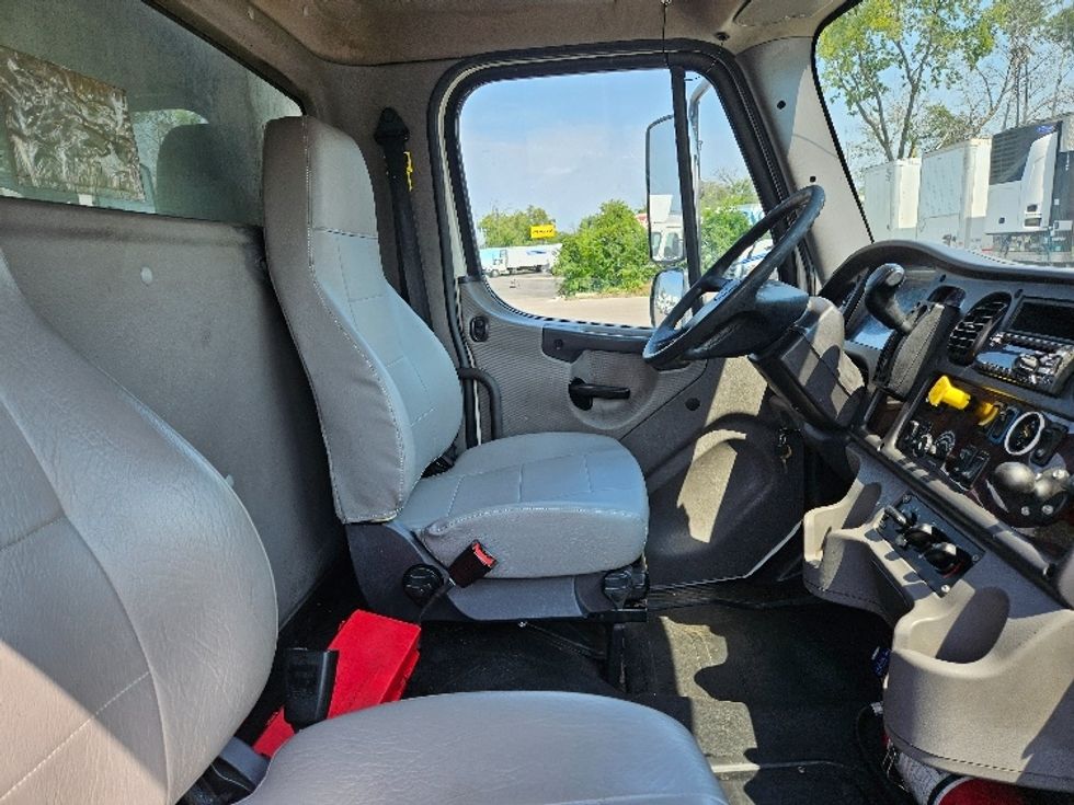 Refrigerated Truck-Light and Medium Duty Trucks-Freightliner-2022-M2-Brooklyn Park-MN-301,363\n\t\tmiles-$ 47,000 - Image 22