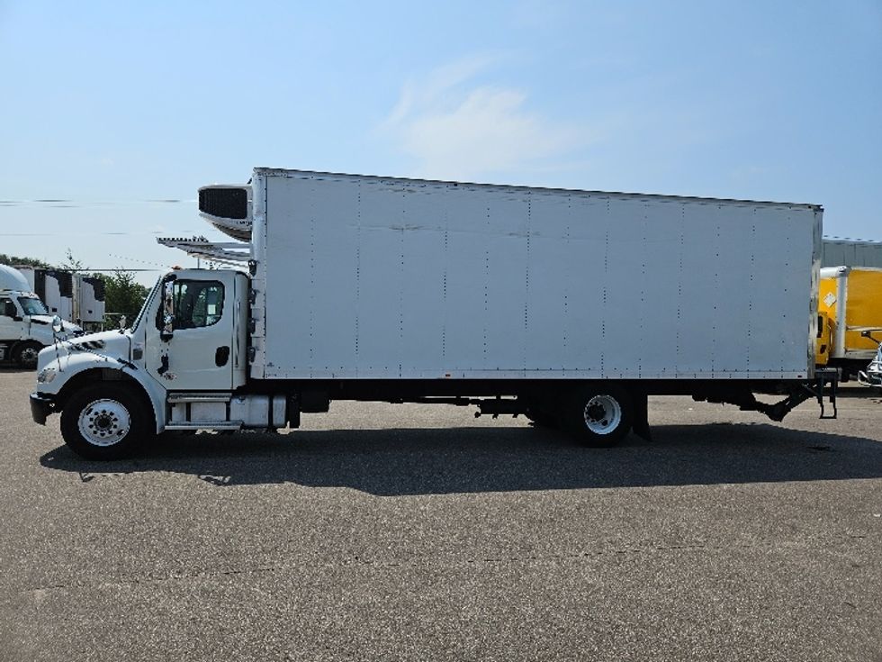 Refrigerated Truck-Light and Medium Duty Trucks-Freightliner-2022-M2-Brooklyn Park-MN-301,363\n\t\tmiles-$ 47,000 - Image 4