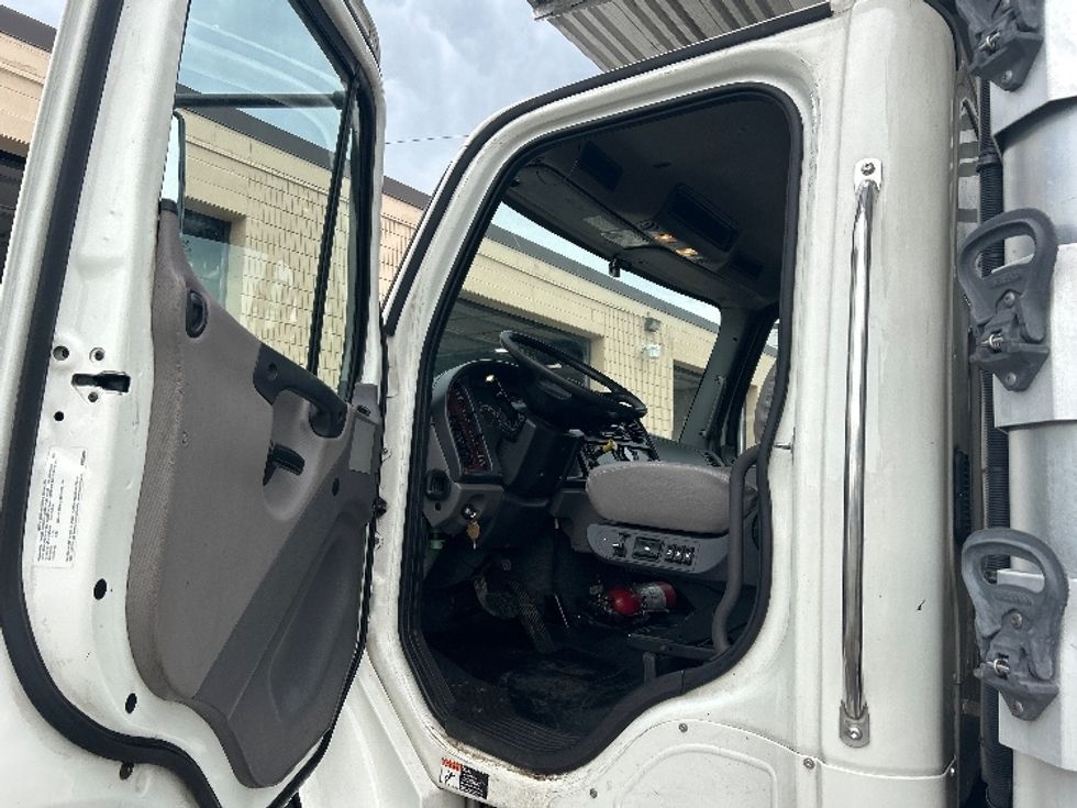 Refrigerated Truck-Light and Medium Duty Trucks-Freightliner-2022-M2-Brooklyn Park-MN-330,263\n\t\tmiles-$ 40,250 - Image 16