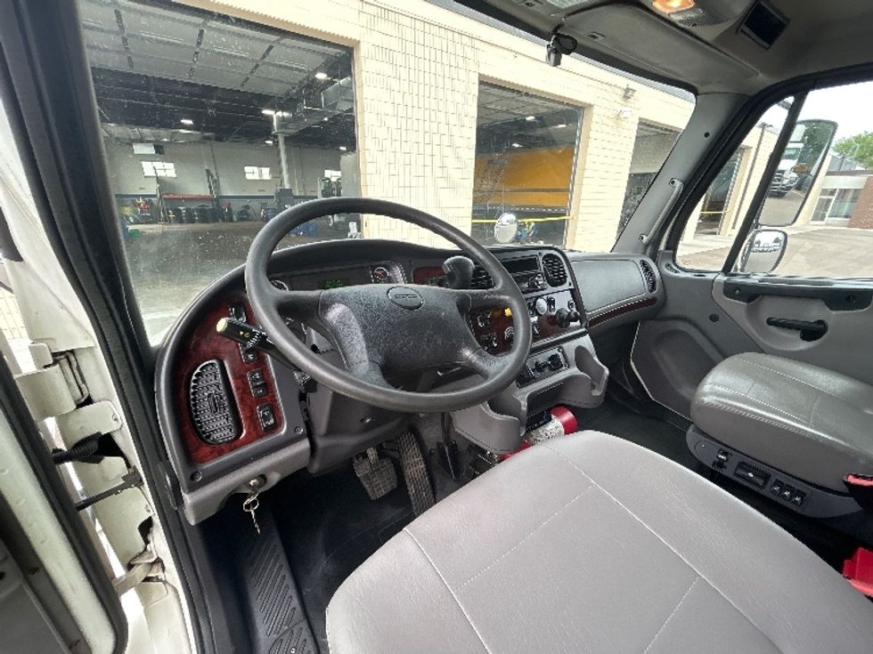 Refrigerated Truck-Light and Medium Duty Trucks-Freightliner-2022-M2-Brooklyn Park-MN-330,263\n\t\tmiles-$ 40,250 - Image 17