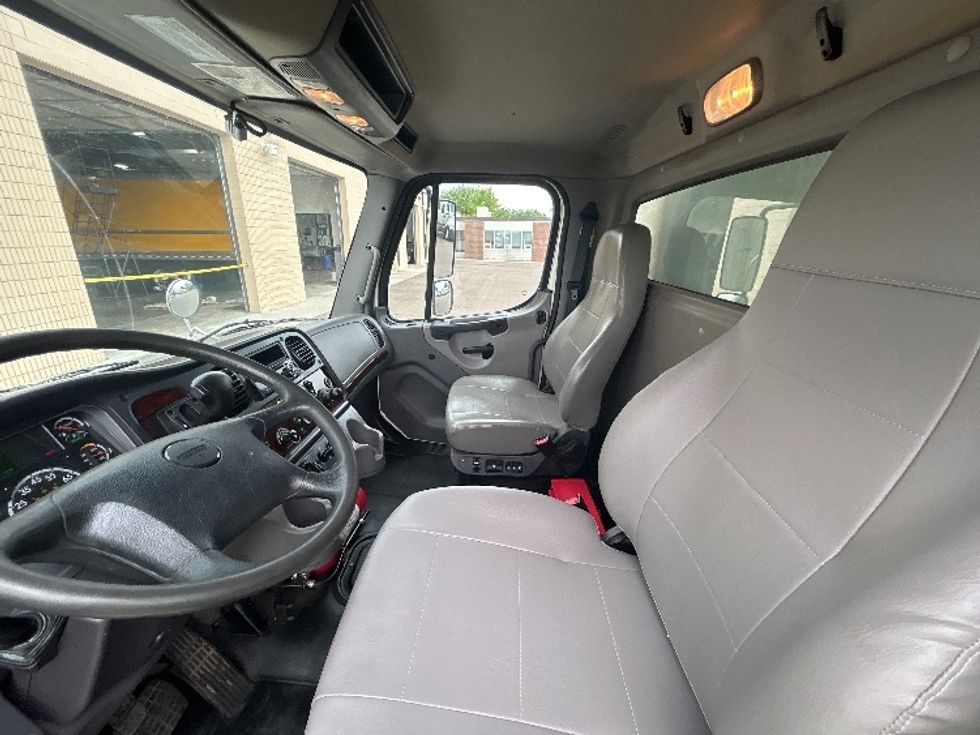 Refrigerated Truck-Light and Medium Duty Trucks-Freightliner-2022-M2-Brooklyn Park-MN-330,263\n\t\tmiles-$ 40,250 - Image 19