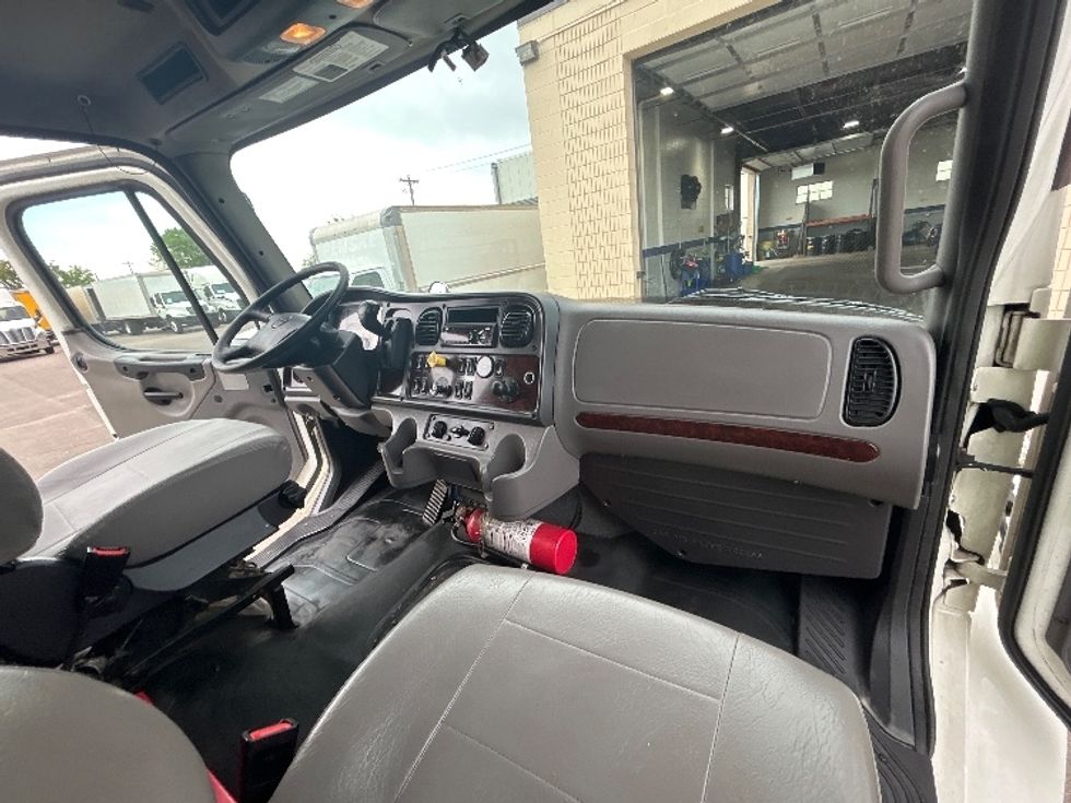 Refrigerated Truck-Light and Medium Duty Trucks-Freightliner-2022-M2-Brooklyn Park-MN-330,263\n\t\tmiles-$ 40,250 - Image 21