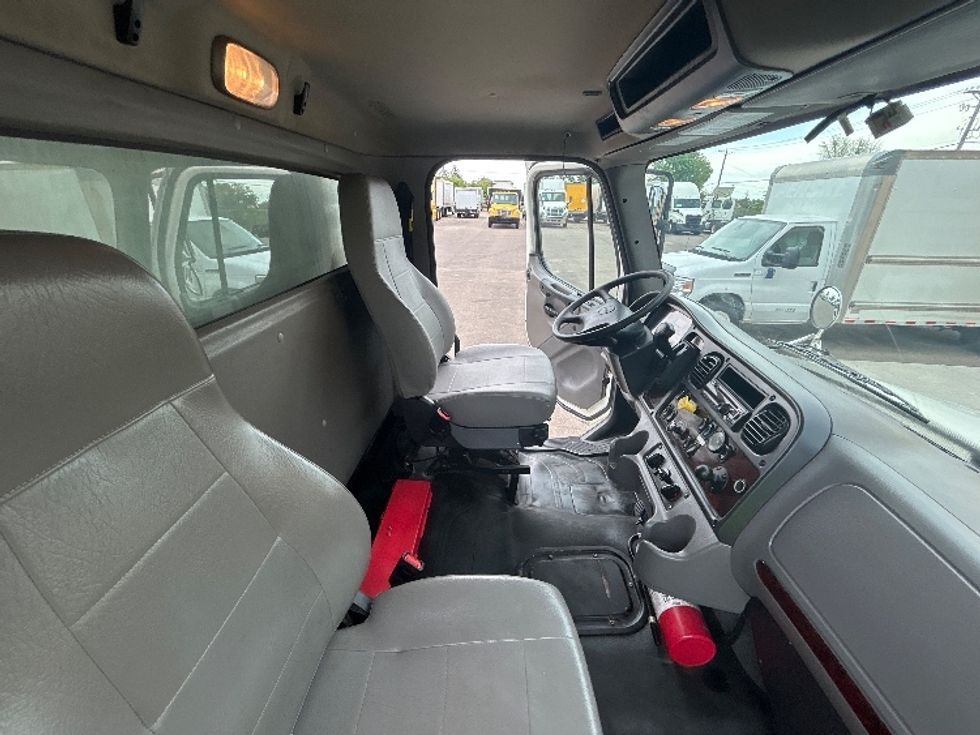 Refrigerated Truck-Light and Medium Duty Trucks-Freightliner-2022-M2-Brooklyn Park-MN-330,263\n\t\tmiles-$ 40,250 - Image 22