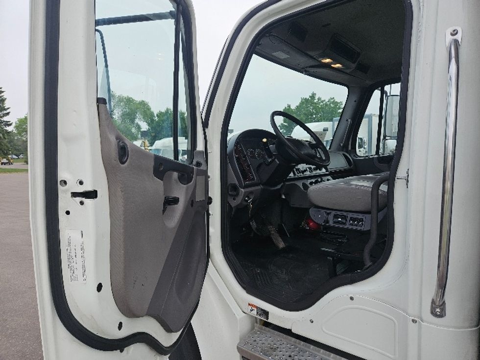 Refrigerated Truck-Light and Medium Duty Trucks-Freightliner-2022-M2-Brooklyn Park-MN-343,582\n\t\tmiles-$ 41,250 - Image 16
