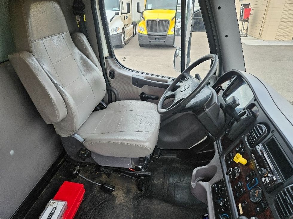 Refrigerated Truck-Light and Medium Duty Trucks-Freightliner-2022-M2-Brooklyn Park-MN-343,582\n\t\tmiles-$ 41,250 - Image 22