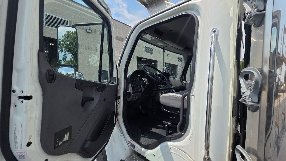 Refrigerated Truck-Light and Medium Duty Trucks-Freightliner-2022-M2-Concord-NC-177,663\n\t\tmiles-$ 57,000 - Image 15