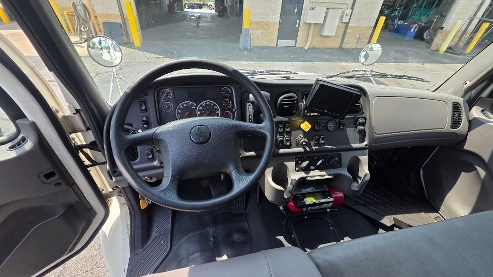 Refrigerated Truck-Light and Medium Duty Trucks-Freightliner-2022-M2-Concord-NC-177,663\n\t\tmiles-$ 57,000 - Image 17
