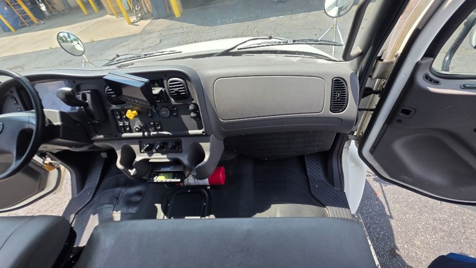 Refrigerated Truck-Light and Medium Duty Trucks-Freightliner-2022-M2-Concord-NC-177,663\n\t\tmiles-$ 57,000 - Image 20
