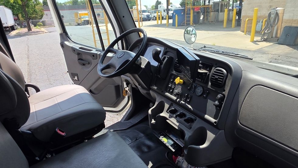 Refrigerated Truck-Light and Medium Duty Trucks-Freightliner-2022-M2-Concord-NC-177,663\n\t\tmiles-$ 57,000 - Image 21