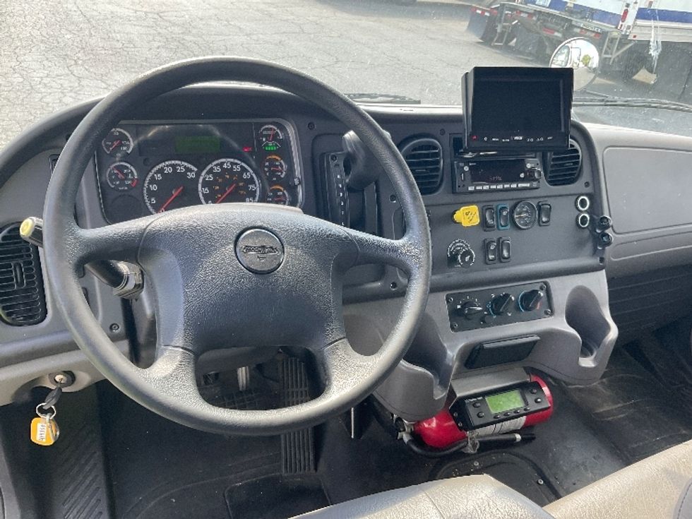 Refrigerated Truck-Light and Medium Duty Trucks-Freightliner-2022-M2-Concord-NC-215,000\n\t\tmiles-$ 49,000 - Image 18