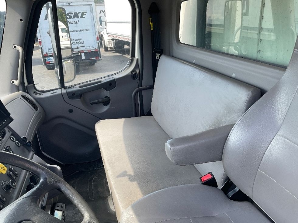 Refrigerated Truck-Light and Medium Duty Trucks-Freightliner-2022-M2-Concord-NC-215,000\n\t\tmiles-$ 49,000 - Image 19