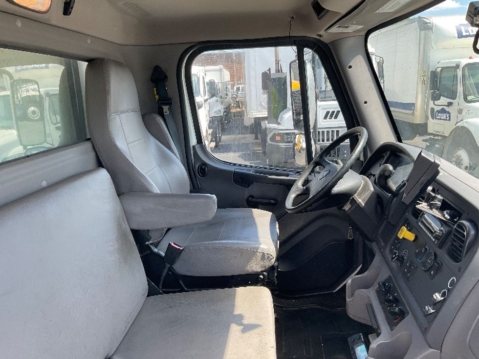 Refrigerated Truck-Light and Medium Duty Trucks-Freightliner-2022-M2-Concord-NC-215,000\n\t\tmiles-$ 49,000 - Image 22