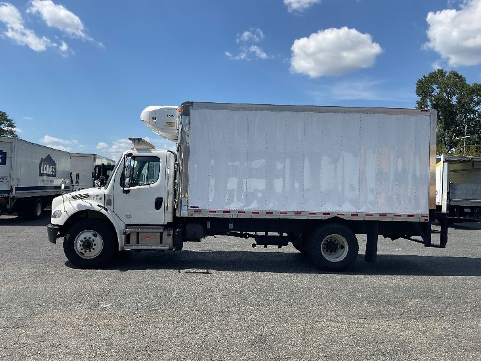 Refrigerated Truck-Light and Medium Duty Trucks-Freightliner-2022-M2-Concord-NC-215,000\n\t\tmiles-$ 49,000 - Image 4