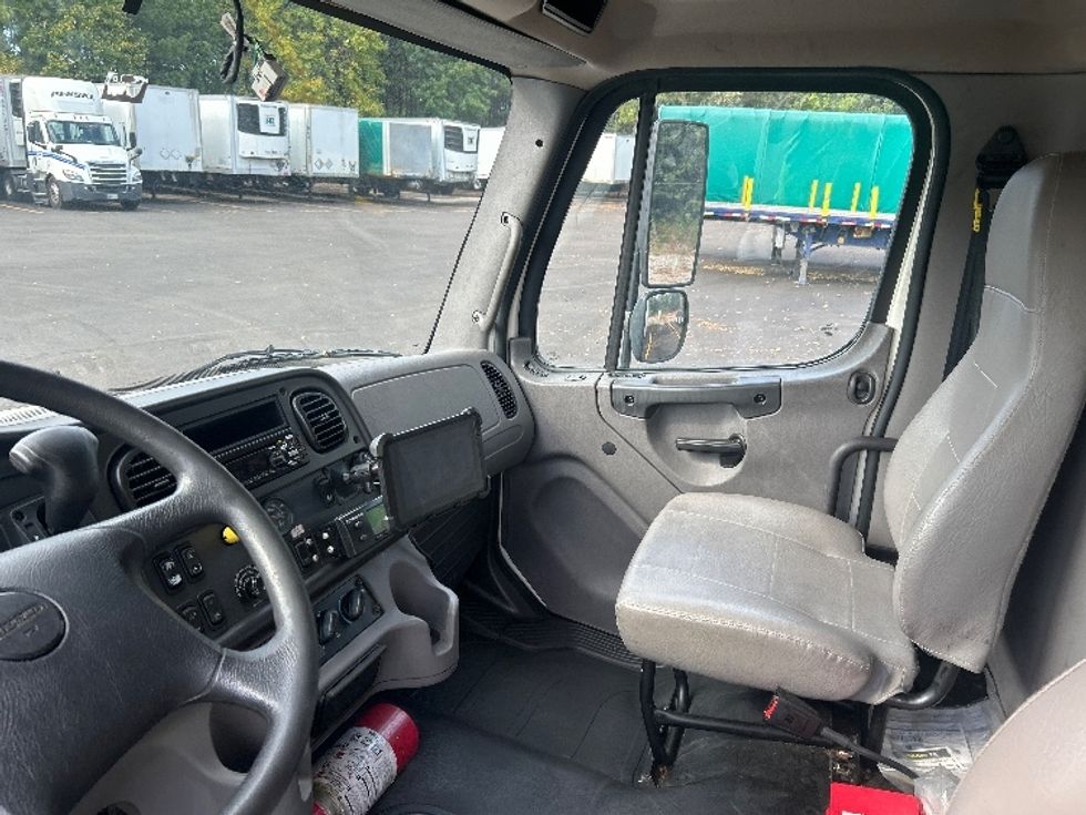 Refrigerated Truck-Light and Medium Duty Trucks-Freightliner-2022-M2-Duluth-GA-358,607\n\t\tmiles-$ 41,750 - Image 18