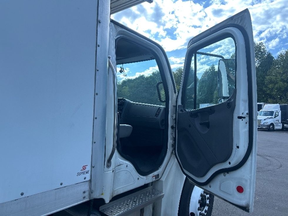Refrigerated Truck-Light and Medium Duty Trucks-Freightliner-2022-M2-Duluth-GA-358,607\n\t\tmiles-$ 41,750 - Image 19