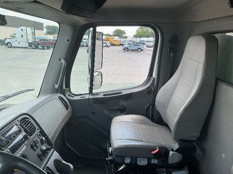 Refrigerated Truck-Light and Medium Duty Trucks-Freightliner-2022-M2-East Chicago-IN-139,971\n\t\tmiles-$ 88,000 - Image 18