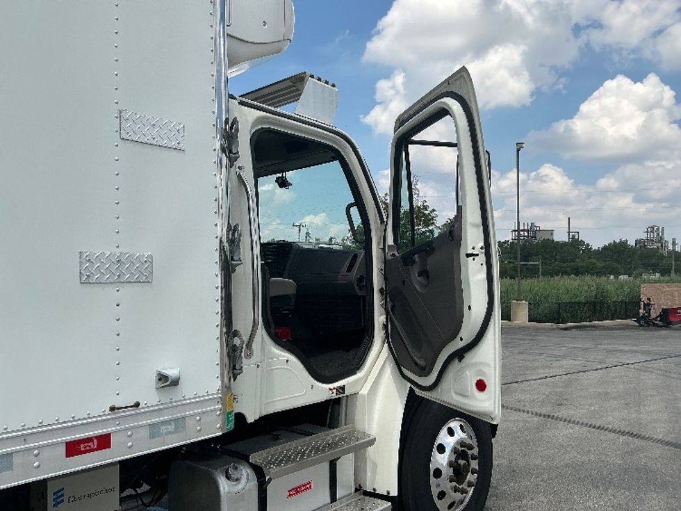 Refrigerated Truck-Light and Medium Duty Trucks-Freightliner-2022-M2-East Chicago-IN-139,971\n\t\tmiles-$ 88,000 - Image 19