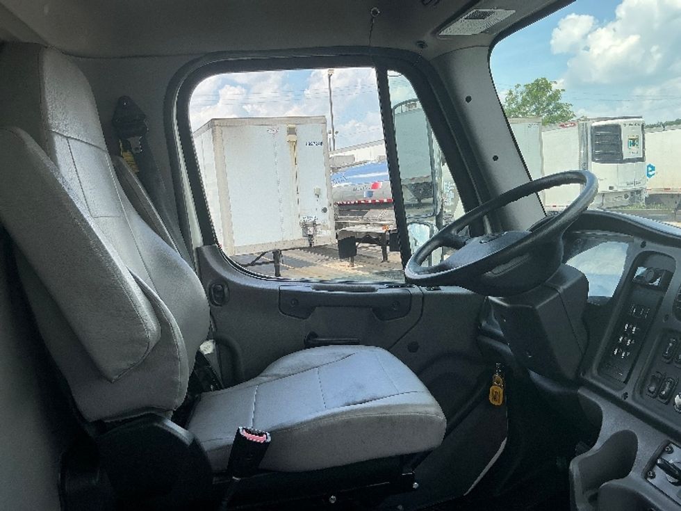 Refrigerated Truck-Light and Medium Duty Trucks-Freightliner-2022-M2-East Chicago-IN-139,971\n\t\tmiles-$ 88,000 - Image 21