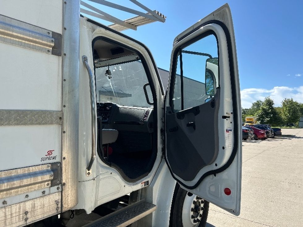 Refrigerated Truck-Light and Medium Duty Trucks-Freightliner-2022-M2-East Chicago-IN-185,014\n\t\tmiles-$ 68,750 - Image 20