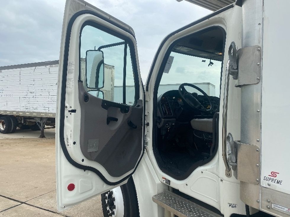 Refrigerated Truck-Light and Medium Duty Trucks-Freightliner-2022-M2-Grand Prairie-TX-135,878\n\t\tmiles-$ 82,000 - Image 16