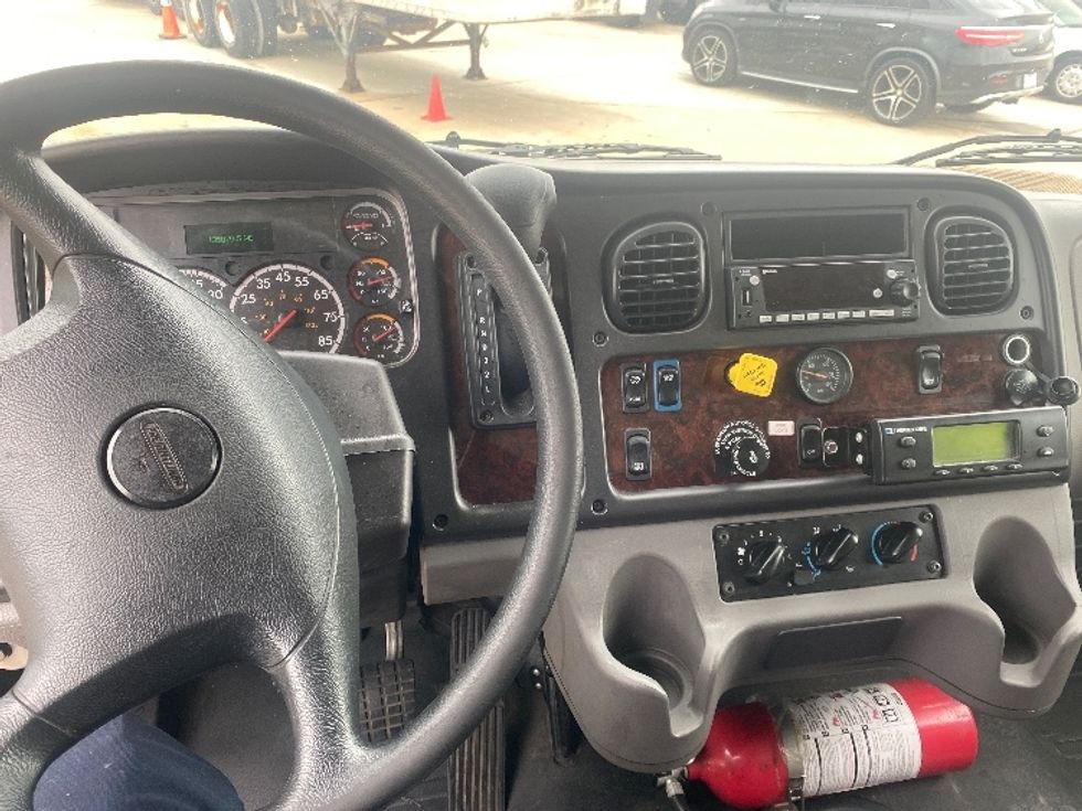 Refrigerated Truck-Light and Medium Duty Trucks-Freightliner-2022-M2-Grand Prairie-TX-135,878\n\t\tmiles-$ 82,000 - Image 18