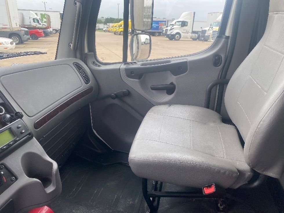 Refrigerated Truck-Light and Medium Duty Trucks-Freightliner-2022-M2-Grand Prairie-TX-135,878\n\t\tmiles-$ 82,000 - Image 19