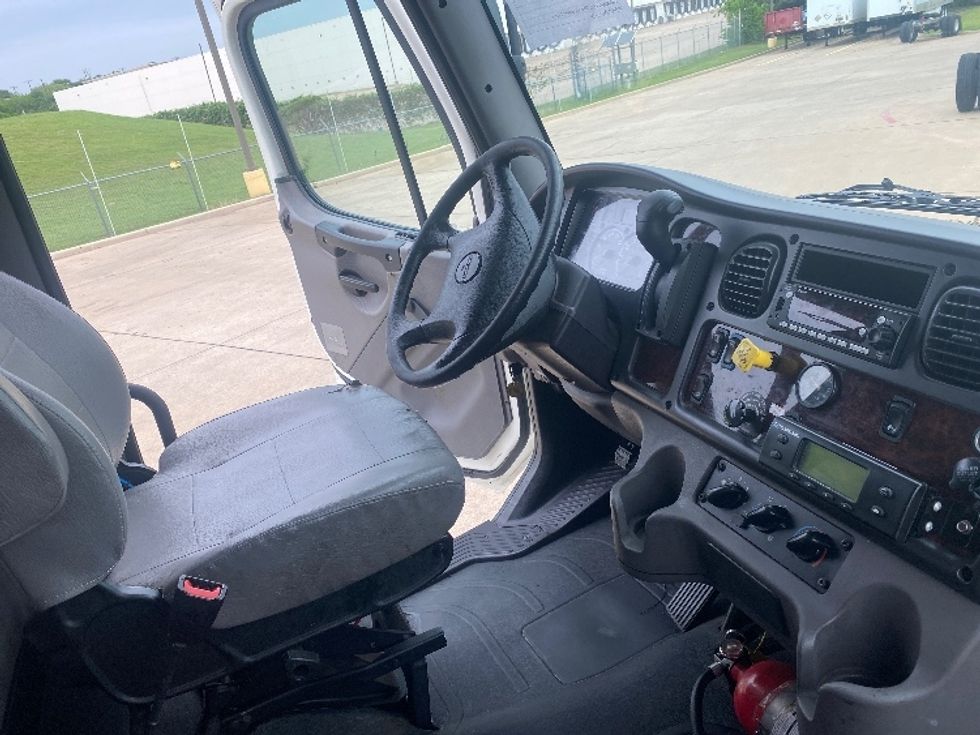 Refrigerated Truck-Light and Medium Duty Trucks-Freightliner-2022-M2-Grand Prairie-TX-135,878\n\t\tmiles-$ 82,000 - Image 22