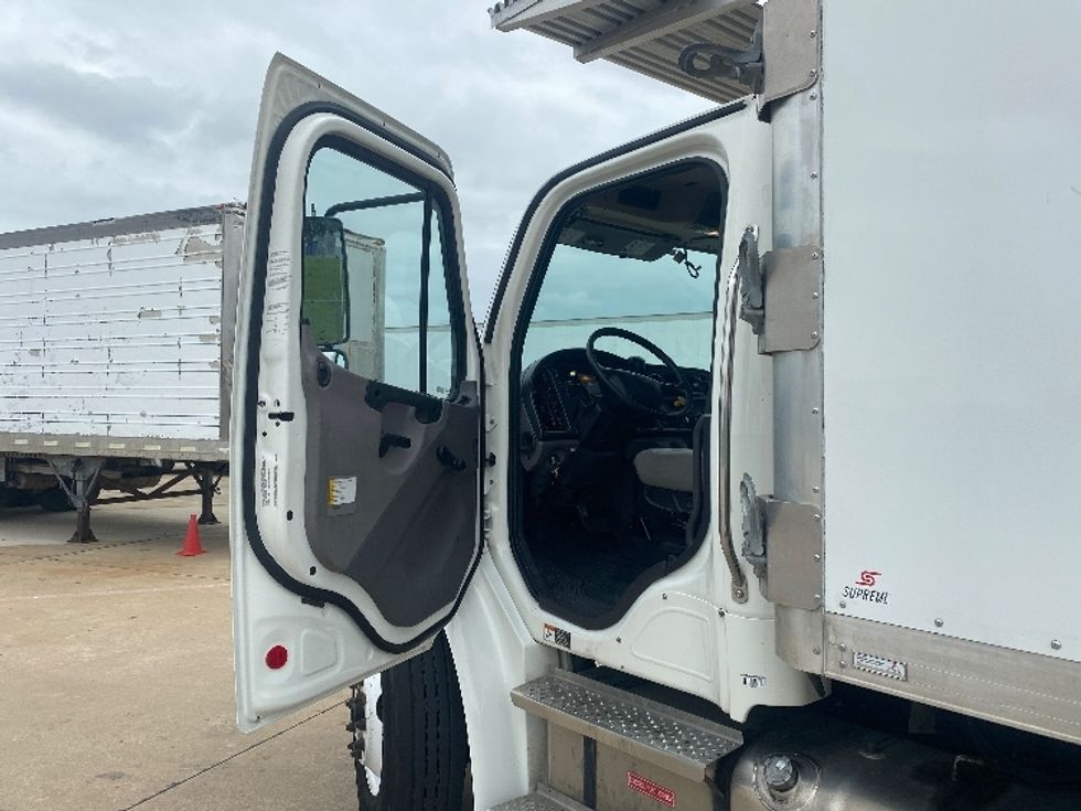 Refrigerated Truck-Light and Medium Duty Trucks-Freightliner-2022-M2-Grand Prairie-TX-151,226\n\t\tmiles-$ 79,250 - Image 16