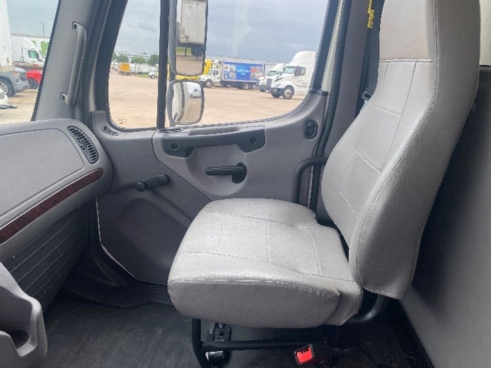 Refrigerated Truck-Light and Medium Duty Trucks-Freightliner-2022-M2-Grand Prairie-TX-151,226\n\t\tmiles-$ 79,250 - Image 19