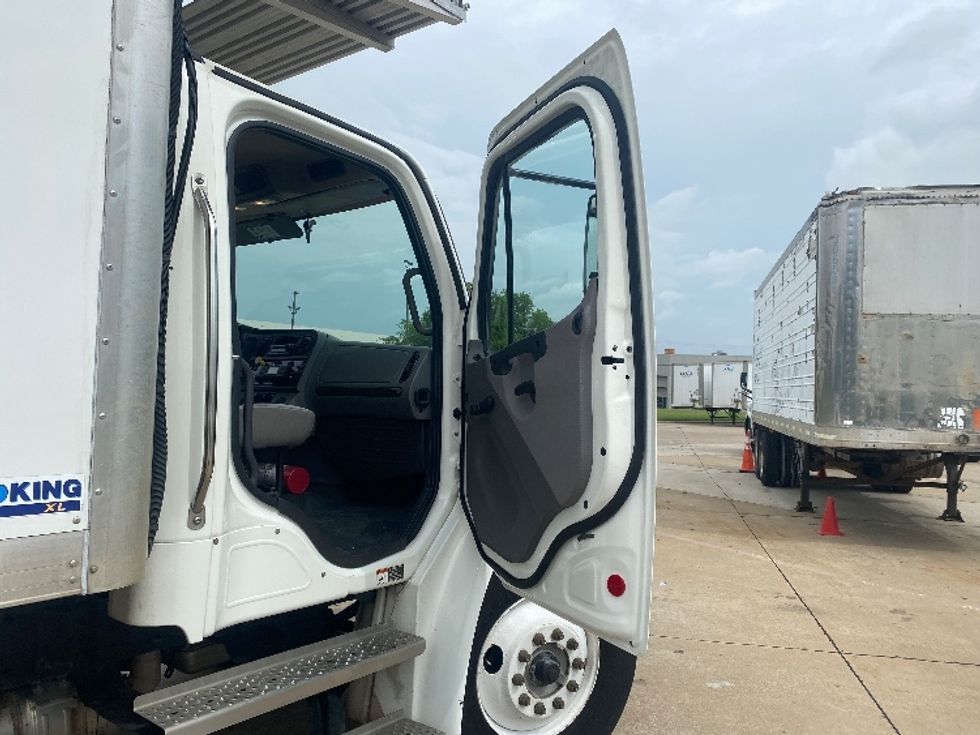 Refrigerated Truck-Light and Medium Duty Trucks-Freightliner-2022-M2-Grand Prairie-TX-151,226\n\t\tmiles-$ 79,250 - Image 20