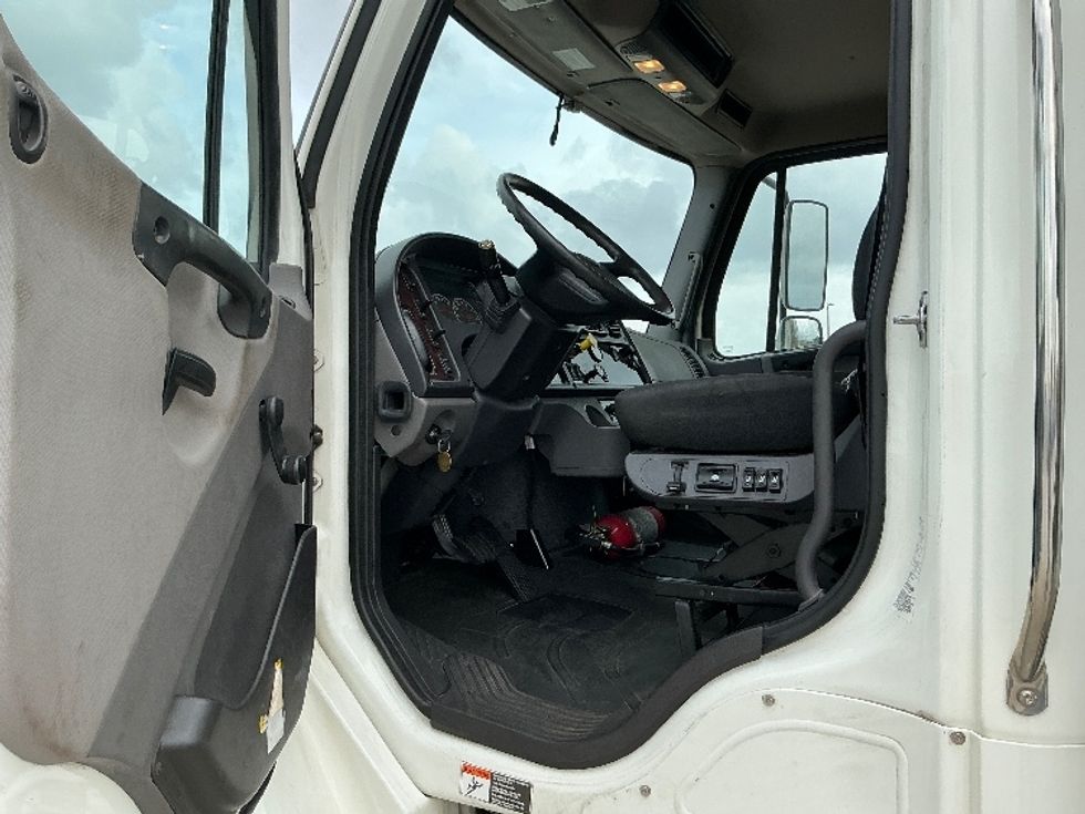 Refrigerated Truck-Light and Medium Duty Trucks-Freightliner-2022-M2-Gulfport-MS-179,759\n\t\tmiles-$ 55,750 - Image 16
