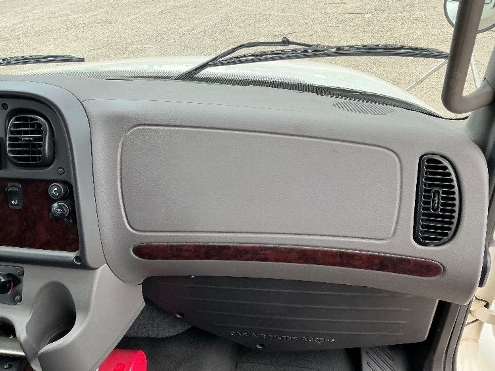 Refrigerated Truck-Light and Medium Duty Trucks-Freightliner-2022-M2-Gulfport-MS-179,759\n\t\tmiles-$ 55,750 - Image 21