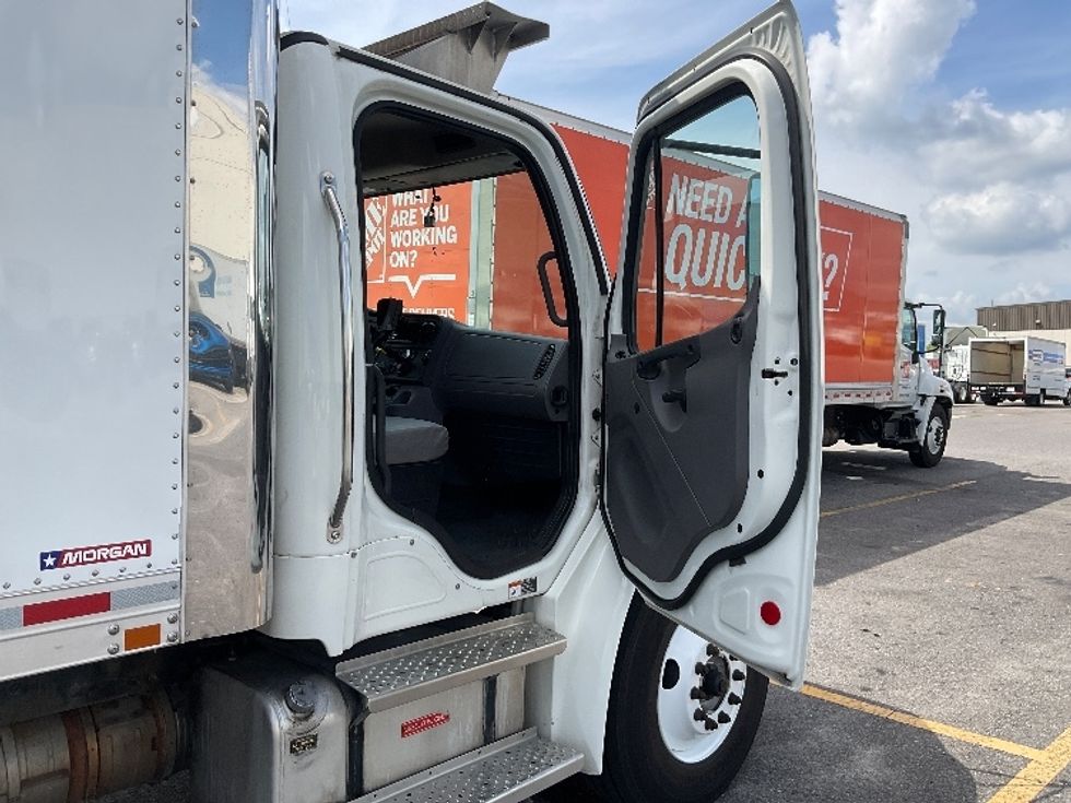Refrigerated Truck-Light and Medium Duty Trucks-Freightliner-2022-M2-Hammond-LA-232,874\n\t\tmiles-$ 49,000 - Image 20