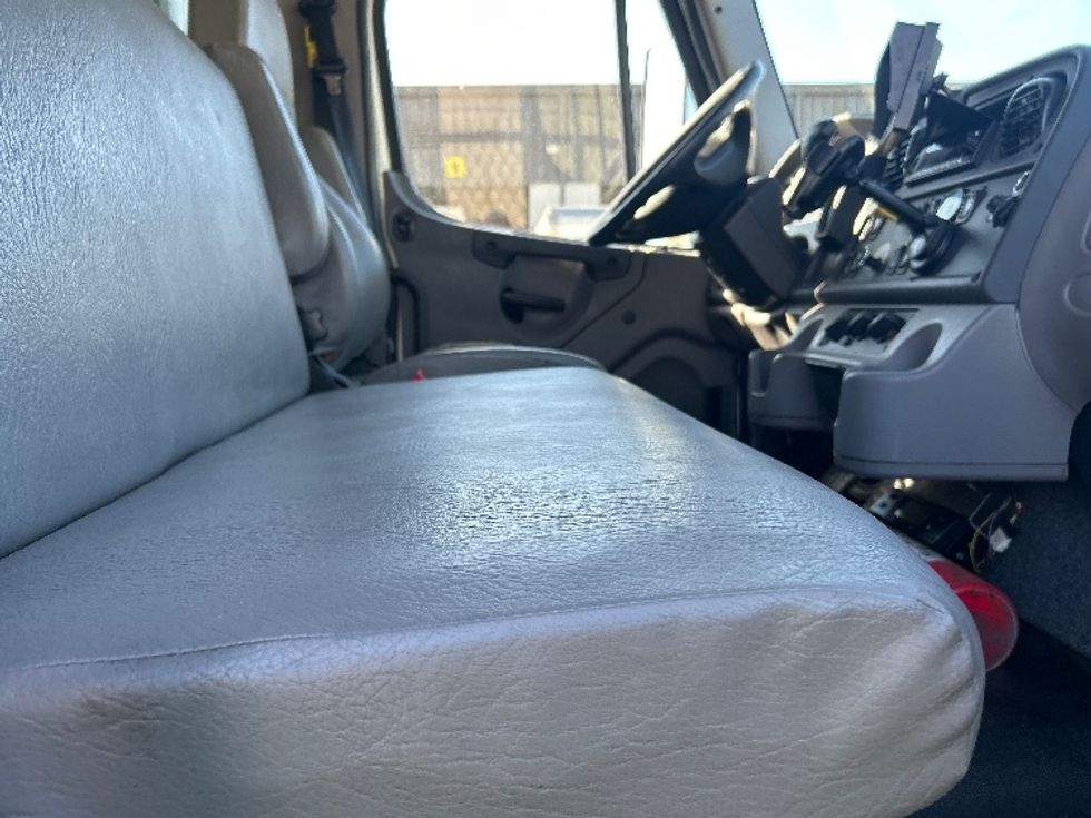 Refrigerated Truck-Light and Medium Duty Trucks-Freightliner-2022-M2-Hammond-LA-232,874\n\t\tmiles-$ 49,000 - Image 22