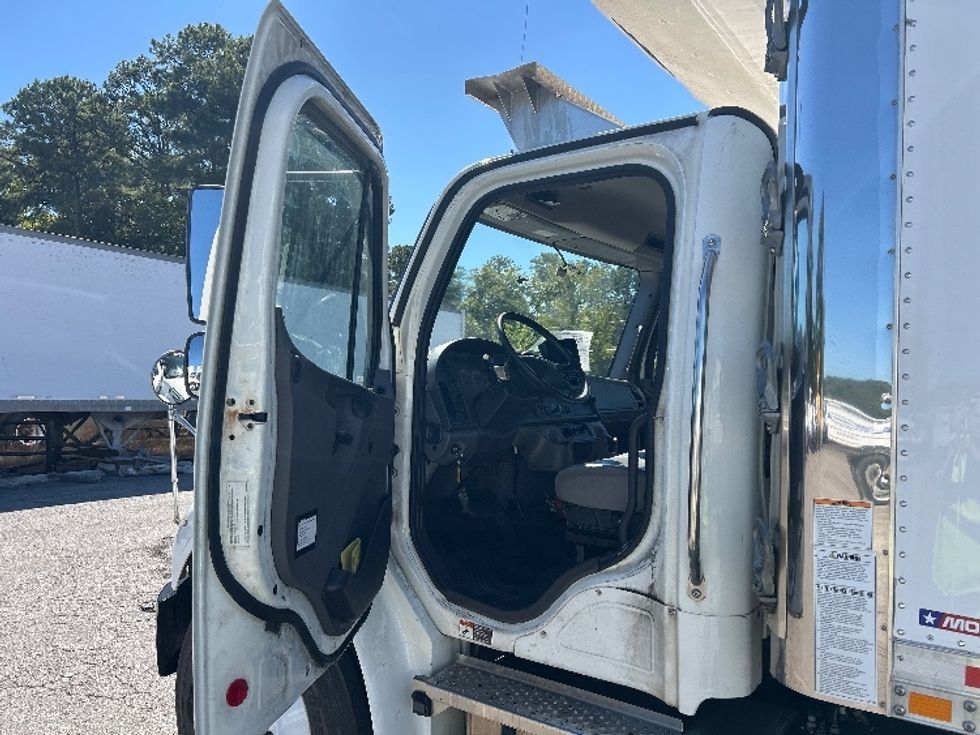 Refrigerated Truck-Light and Medium Duty Trucks-Freightliner-2022-M2-Homewood-AL-322,278\n\t\tmiles-$ 31,250 - Image 15