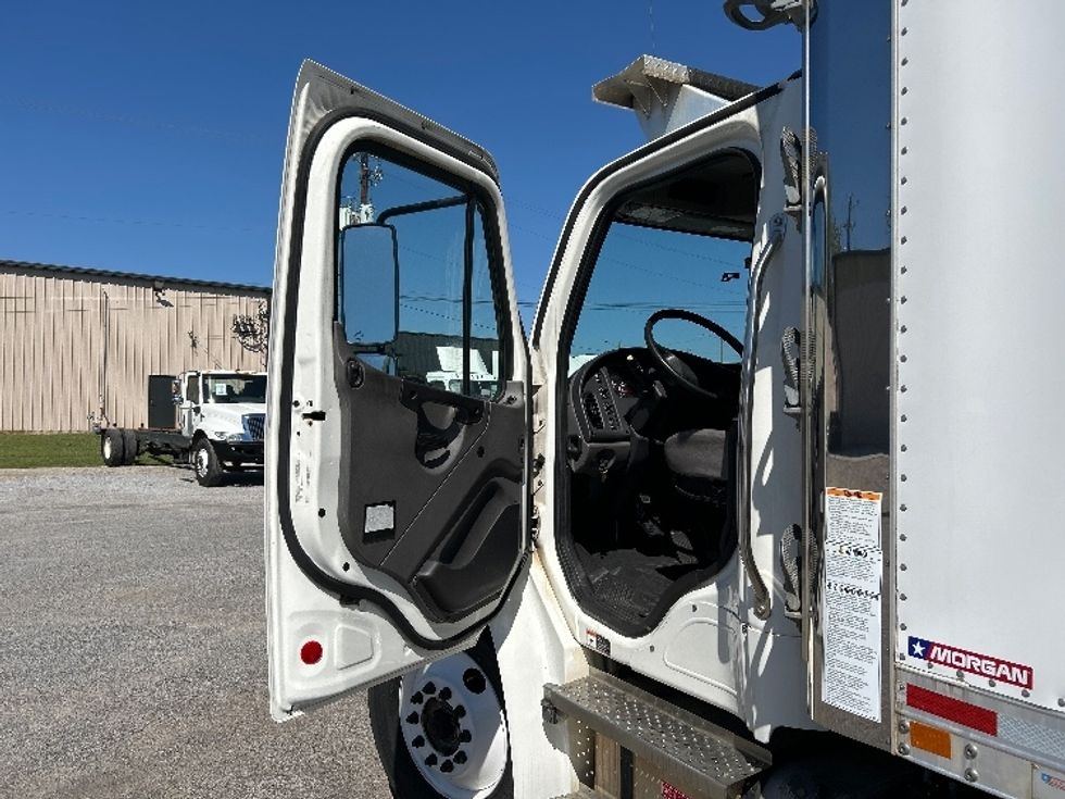 Refrigerated Truck-Light and Medium Duty Trucks-Freightliner-2022-M2-Hueytown-AL-280,175\n\t\tmiles-$ 38,500 - Image 15
