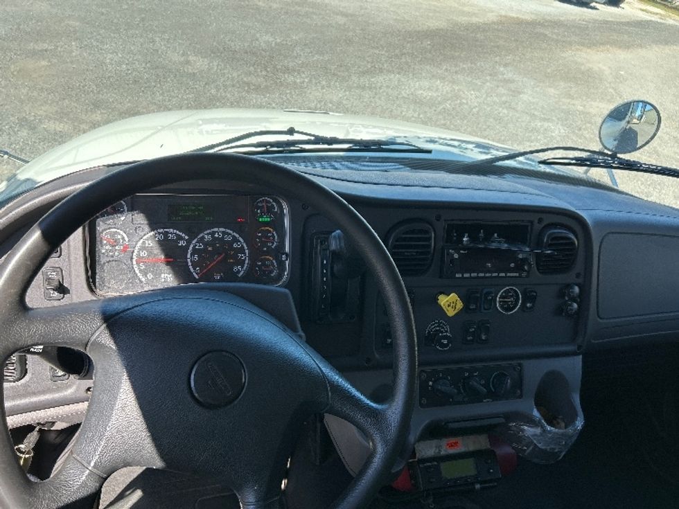 Refrigerated Truck-Light and Medium Duty Trucks-Freightliner-2022-M2-Hueytown-AL-280,175\n\t\tmiles-$ 38,500 - Image 16