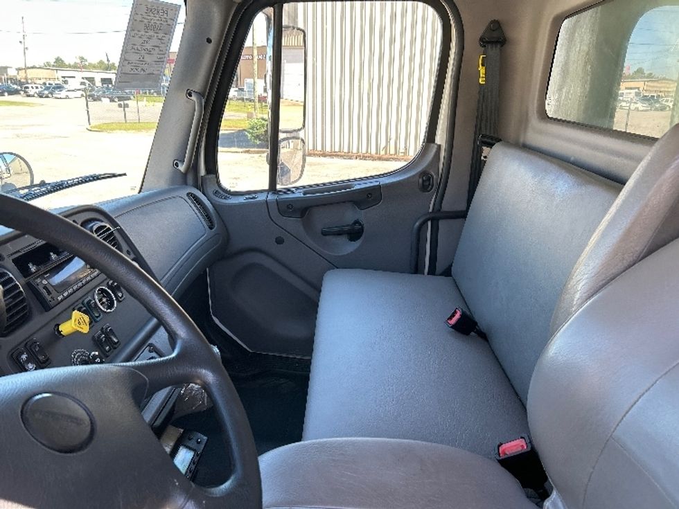 Refrigerated Truck-Light and Medium Duty Trucks-Freightliner-2022-M2-Hueytown-AL-280,175\n\t\tmiles-$ 38,500 - Image 18