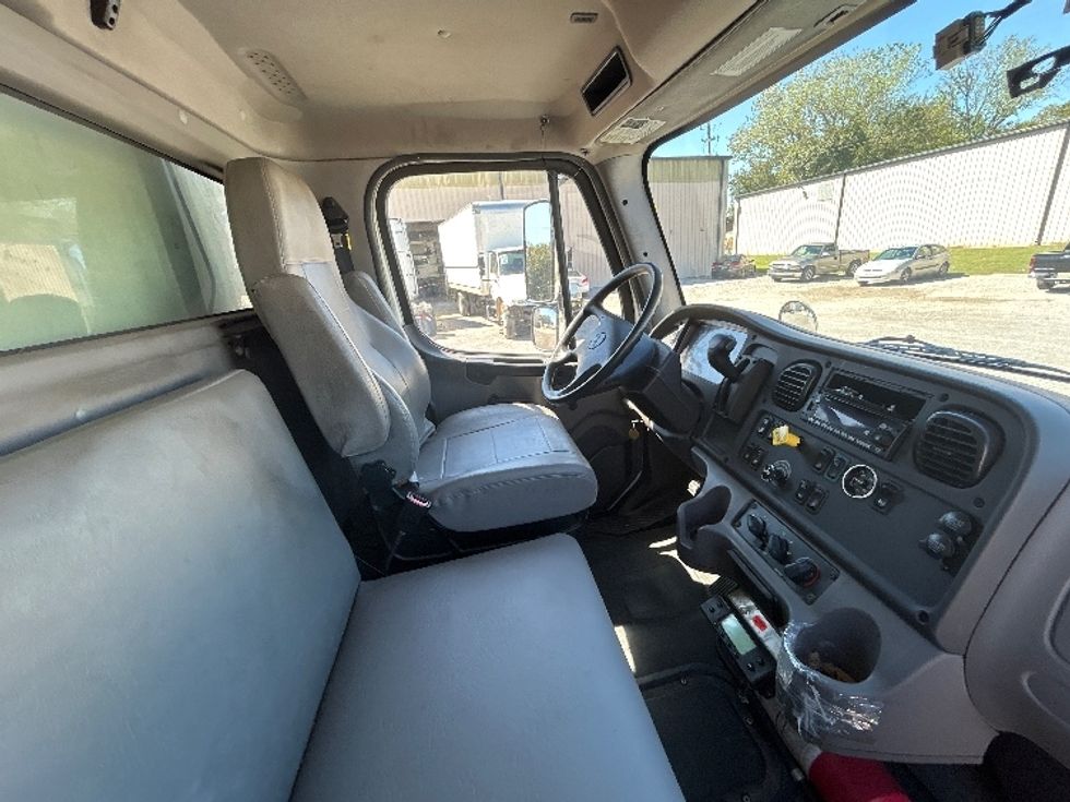 Refrigerated Truck-Light and Medium Duty Trucks-Freightliner-2022-M2-Hueytown-AL-280,175\n\t\tmiles-$ 38,500 - Image 21