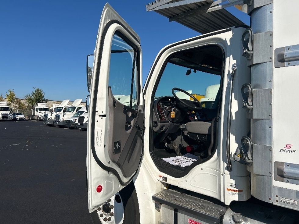 Refrigerated Truck-Light and Medium Duty Trucks-Freightliner-2022-M2-Indianapolis-IN-222,355\n\t\tmiles-$ 53,750 - Image 16