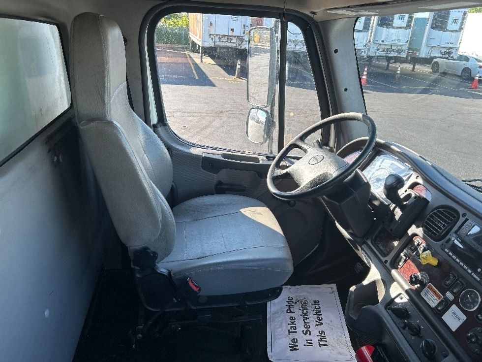 Refrigerated Truck-Light and Medium Duty Trucks-Freightliner-2022-M2-Indianapolis-IN-222,355\n\t\tmiles-$ 53,750 - Image 22