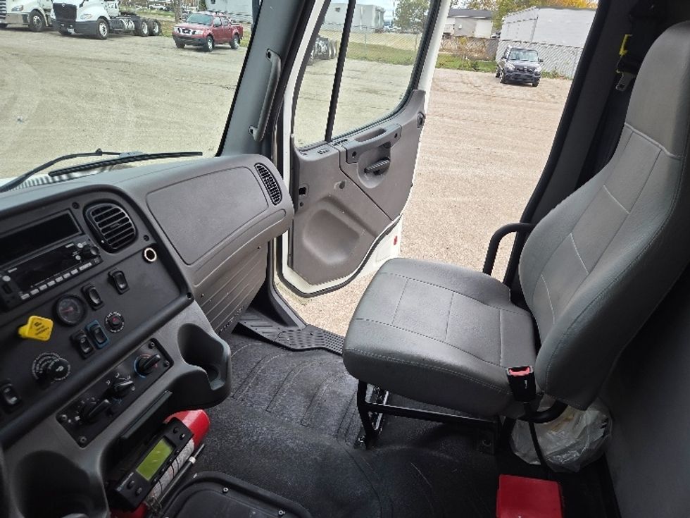 Refrigerated Truck-Light and Medium Duty Trucks-Freightliner-2022-M2-Jackson-MI-193,321\n\t\tmiles-$ 70,000 - Image 19